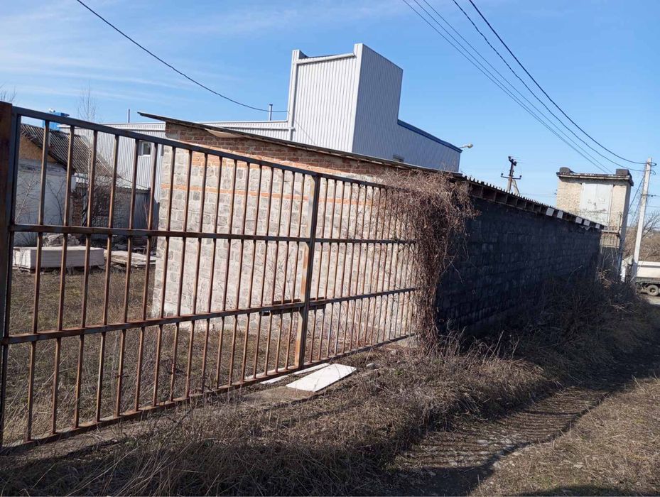 НЕДОРОГО !ПРОДАЖ ВІД ВЛАСНИКА !Комерційне приміщення 889 м2 .