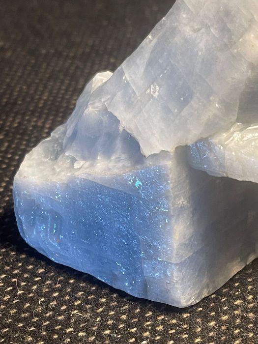 Cristal de calcita azul natural em bruto