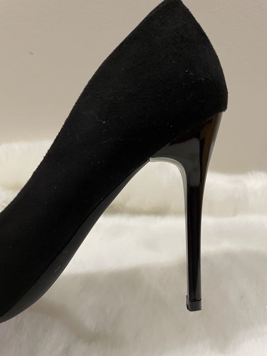 Czarne zamszowe szpilki
