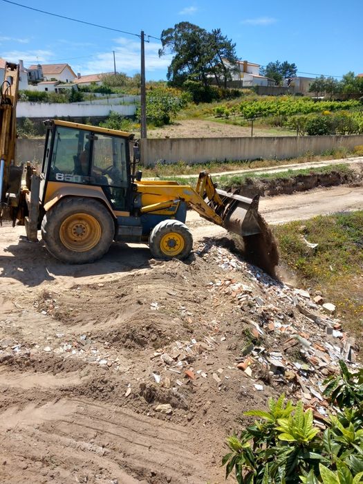 Serviço de Retroescavadora