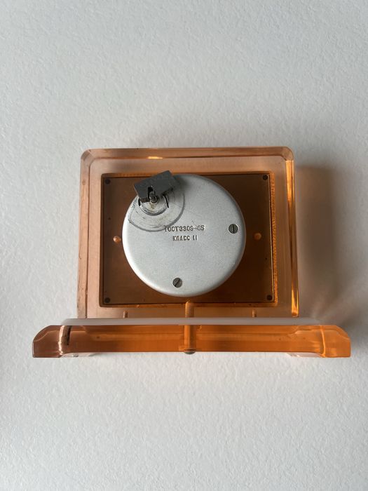 часы Молния оргстекло