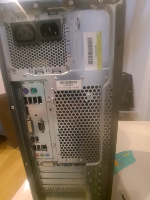 Sprzedam wszystko działa tylko trzeba wgrać Windowsa syn nie uzywa