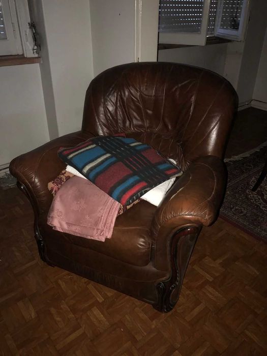 sofa poltrona castanha