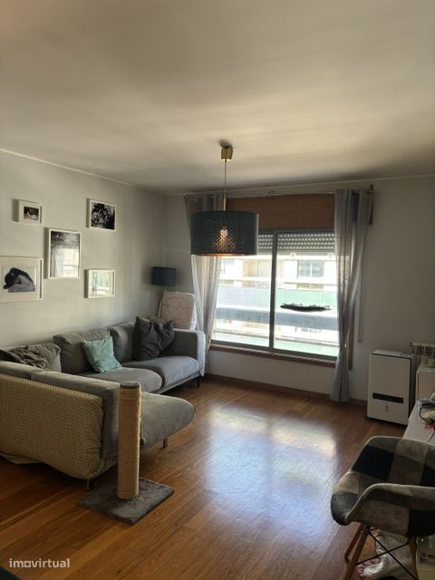 Excelente Apartamento T2 - Guardeiras, Maia - Garagem e Arrumos