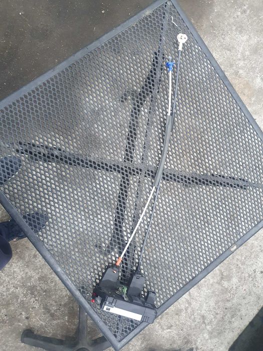 Zamek drzwi linka ciegno lewy tyl Opel Zafira a