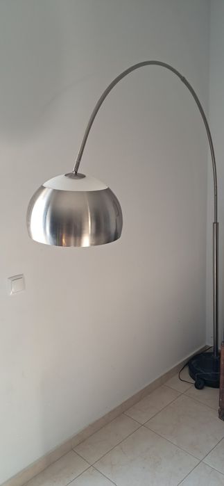 Candeeiro de pé, com base em mármore