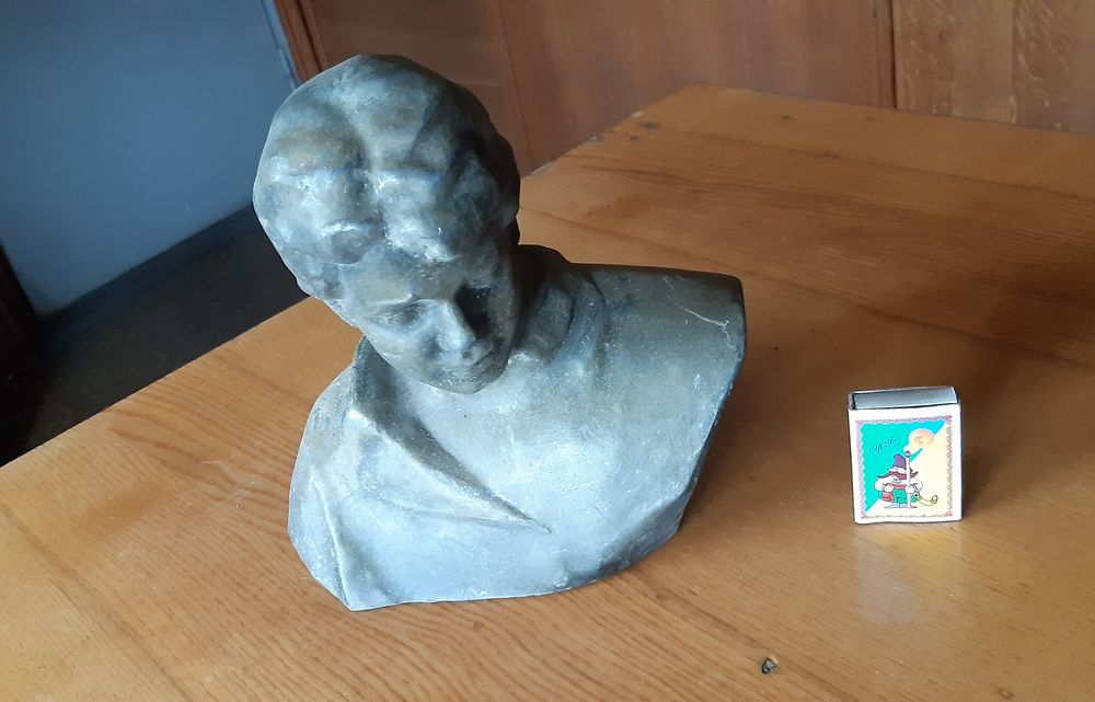 Продам бюсти  Есеніна , Леніна