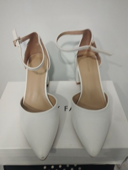 Buty biale r. 38