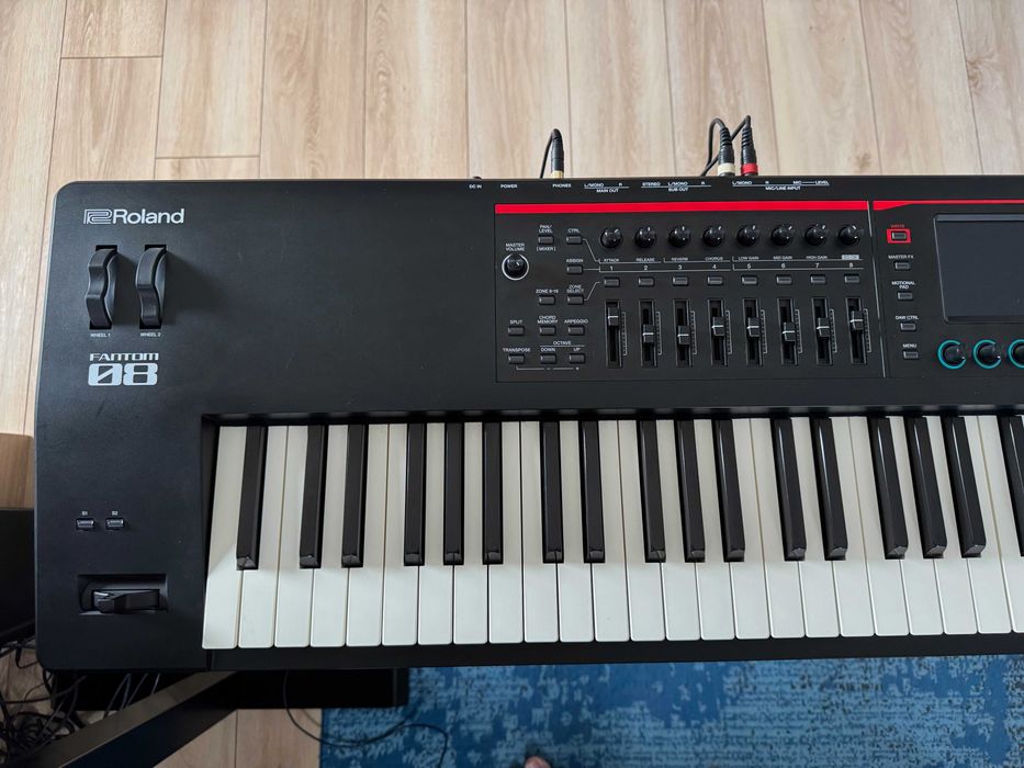 Syntezator Roland Fantom 08 i pedały Roland RPU-3