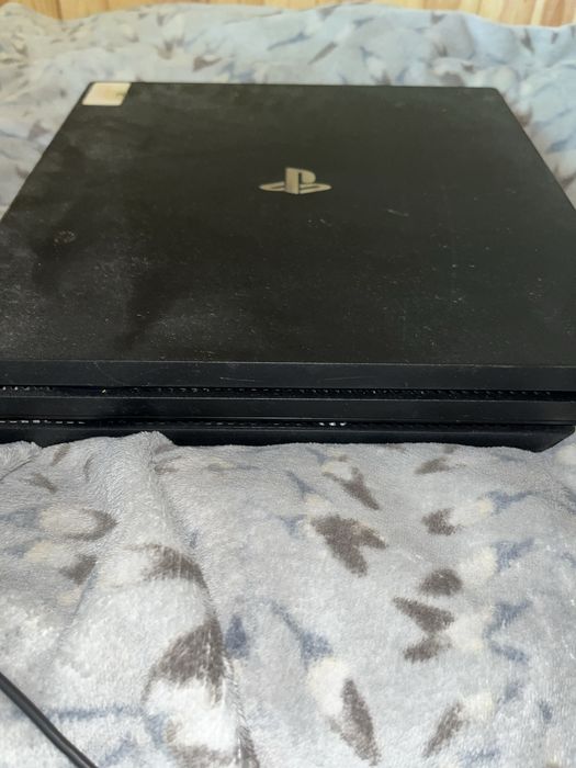 Ps4 Pro 1TB продаю