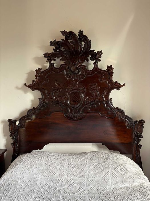 Conjunto de cama clássica madeira maciça tipo Dona Maria