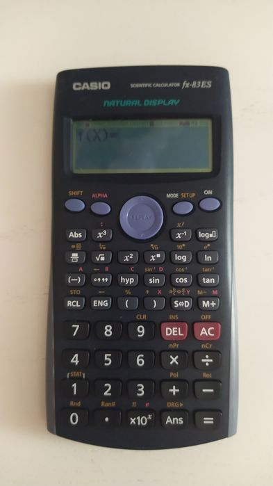 Інженерний калькулятор є моделлю Casio fx-83ES.