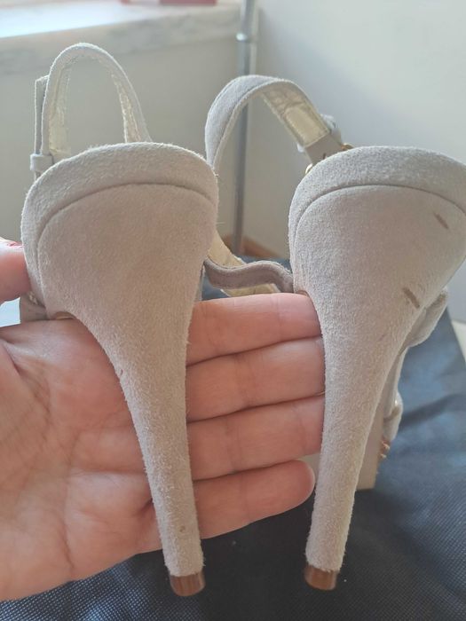 Sandálias em camurça, cor crú - Mr. CAT Brasil