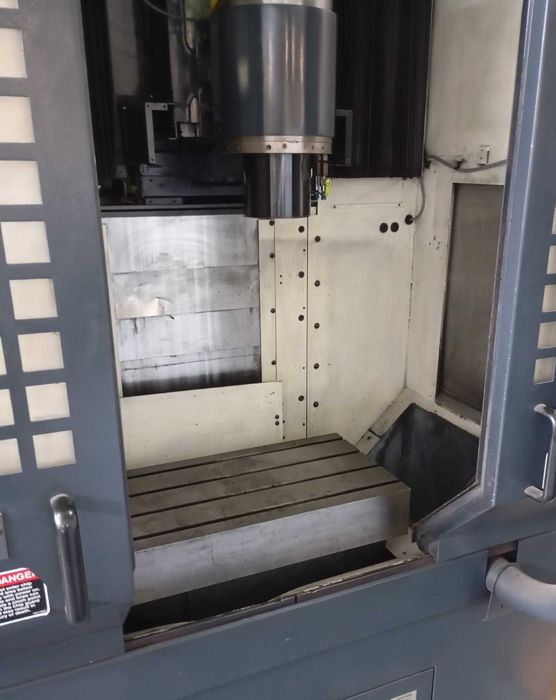 Fresadora CNC Makino SNC 64 usada