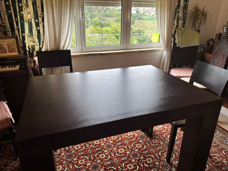 Mesa de Refeições com 6 cadeiras