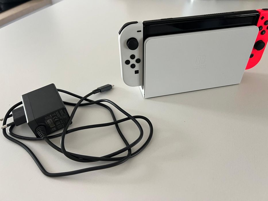 Nintendo Switch OLED  + Acessórios. Oferta do Wireless LED Controller e Case da Bigben