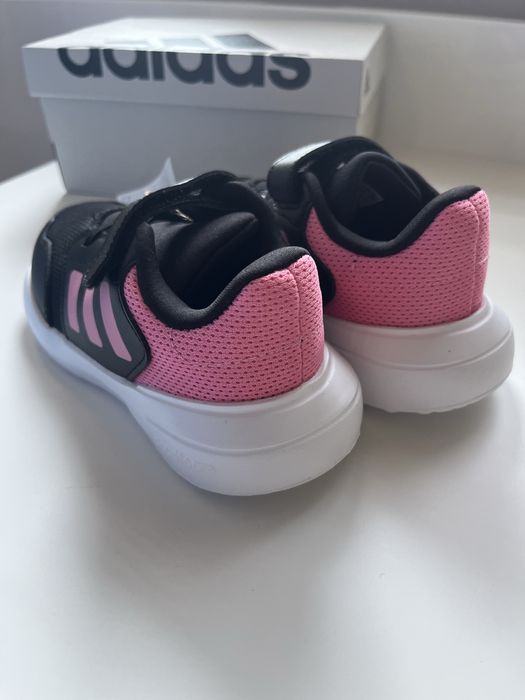 Нові кросівки для дівчинки adidas tensaur, розмір 27