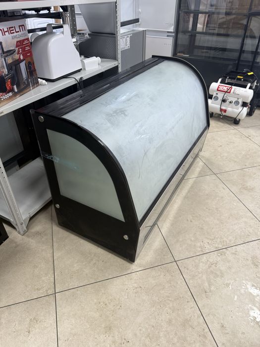 Frosty GN1200CT витріна нова у кафе