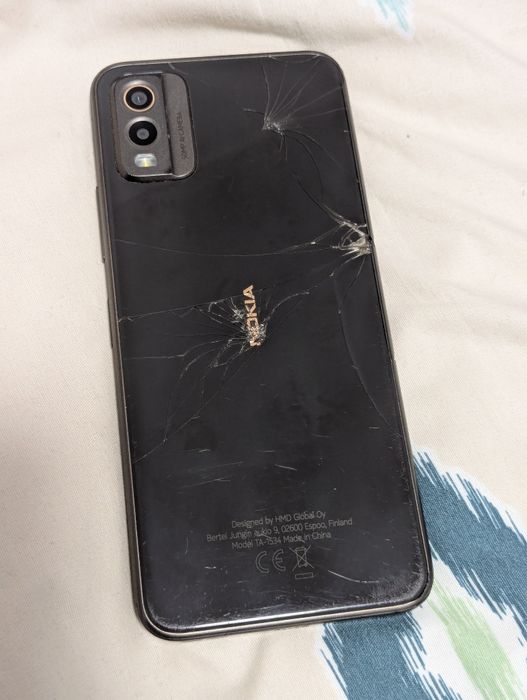 Fajny smartfon z dużym ekranem - Nokia C32 - Lekko zbita - Android 13