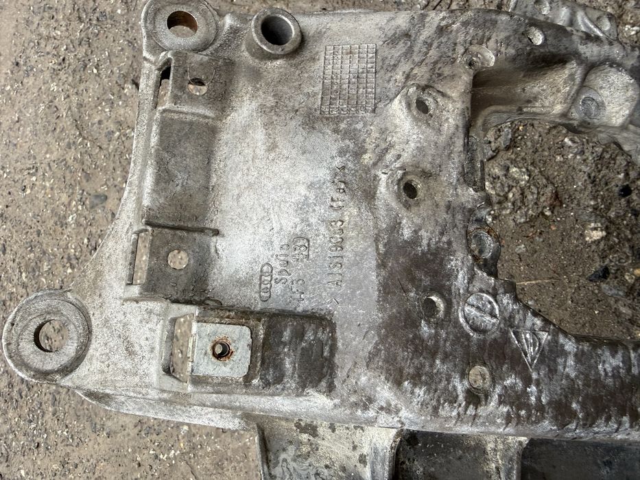 Кронштейн коробки передач Porsche Macan 95B 3.0 бензин OEM 95B399263