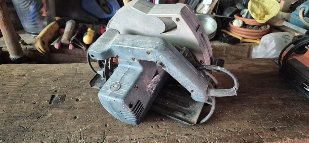 Vendo várias máquinas ferramentas usadas