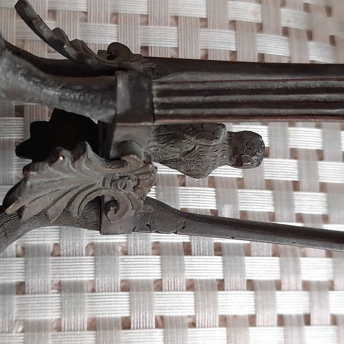 Lapa oliwna XlX w.  brąz