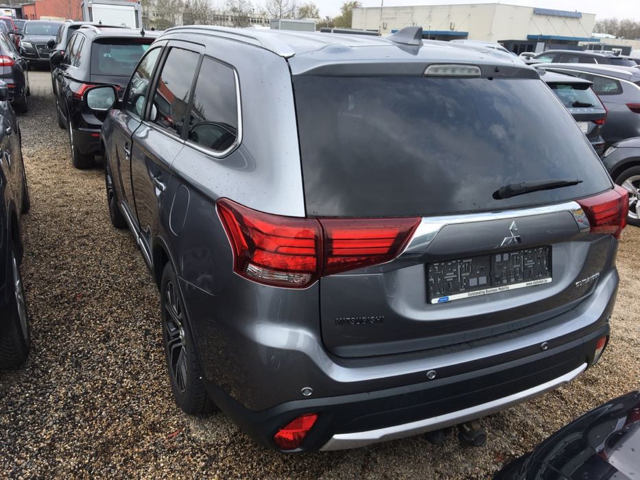 Mitsubishi Outlander PHEV Plus 4WD Plug-In Hybrid,