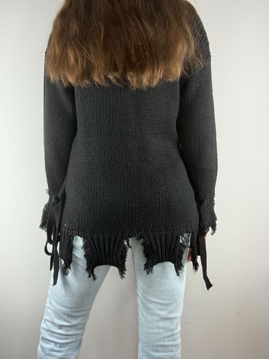 Czarny sweter z dziurami asymetryczny postrzępiony vitege Forever 21 S