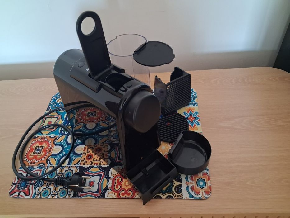 Nespresso Máquina de Café  Essenza Mini Preta