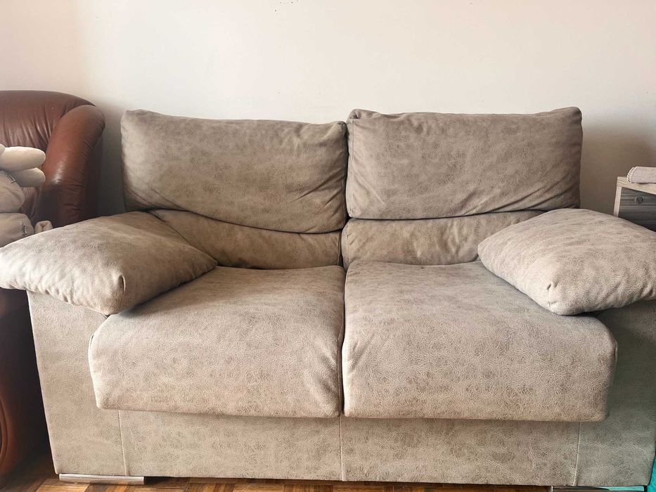 Vendo sofá de 2 lugares