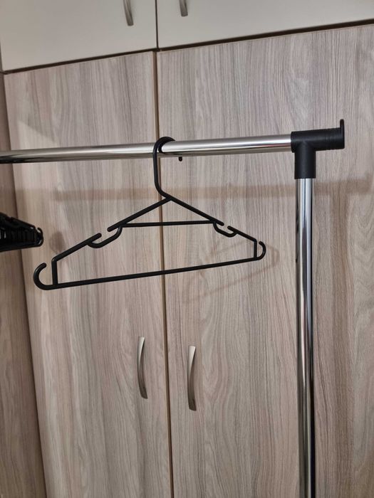 Вішалка для одягу підлогова телескопічна пересувна. Висока стійка