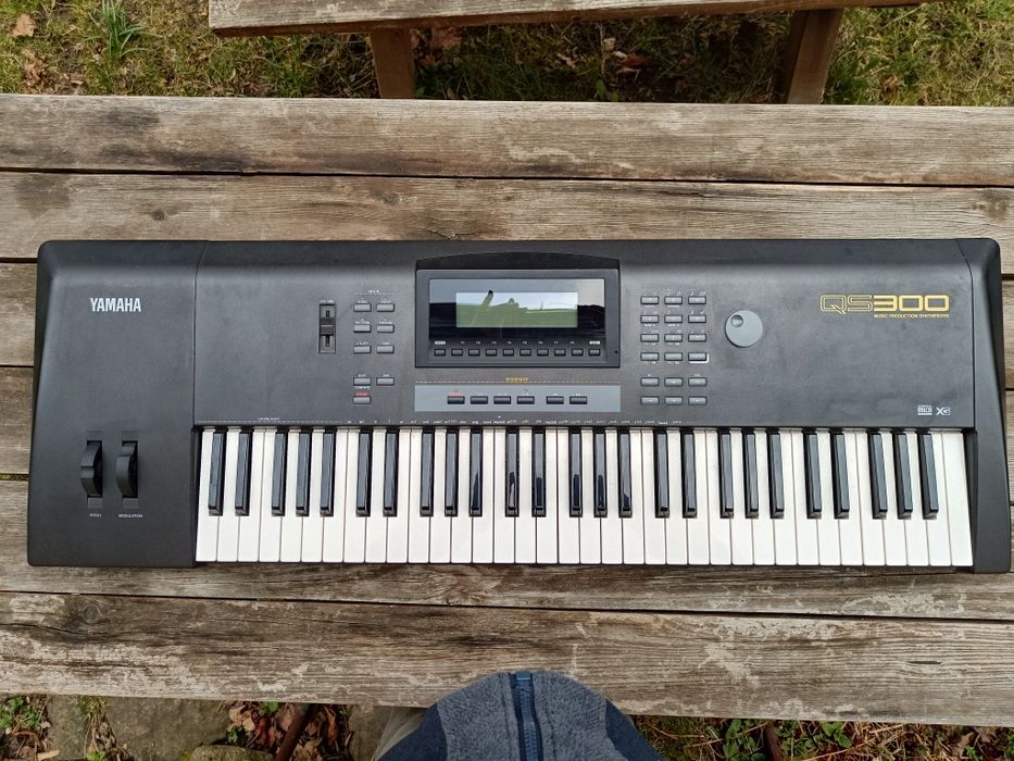 Yamaha QS300, syntezator.