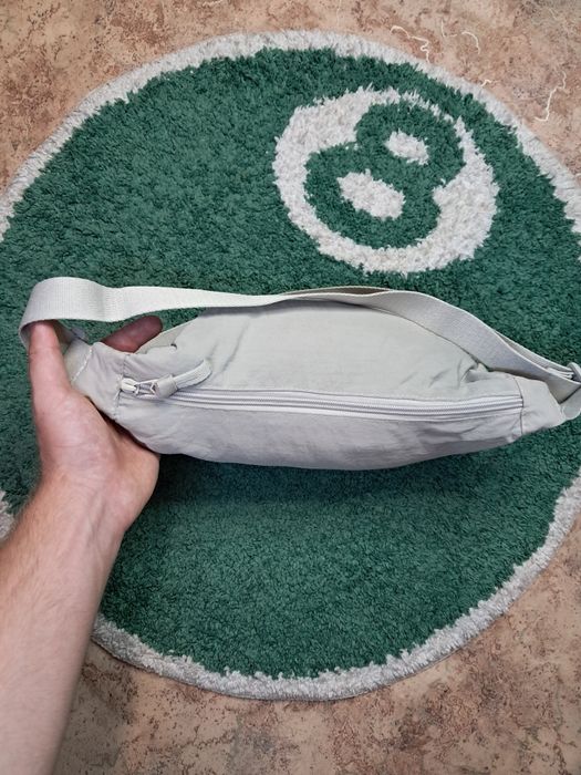 Сумка-бананка, поясная сумка, сумка-кроссбоди, мессенджер похожа на Uniqlo Round Mini Shoulder Bag