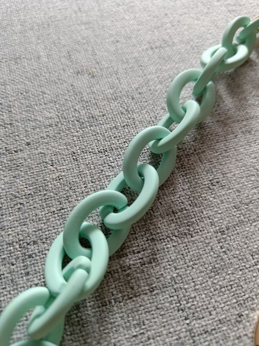 Naszyjnik z łączonych elementów