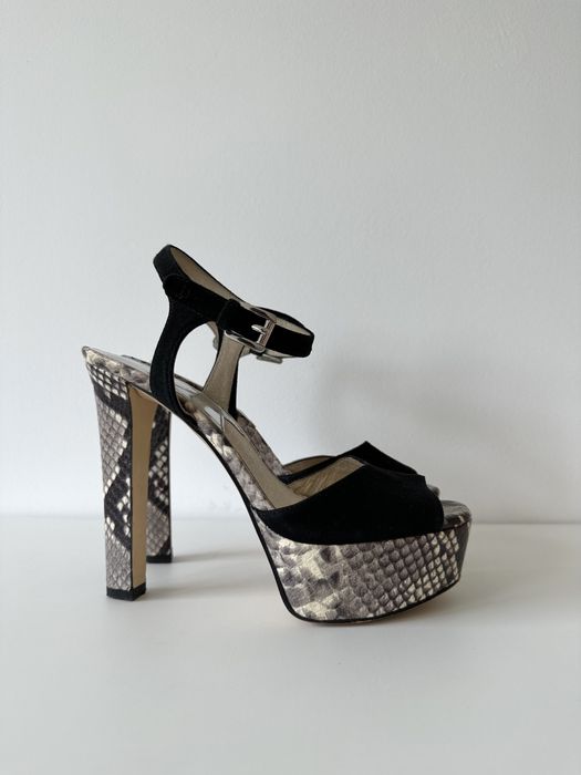 Sandalhas MICHAEL KORS salto alto em couro