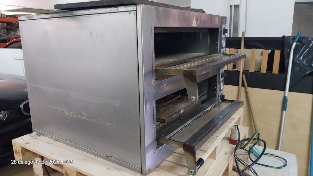 Forno para pizzas ou croissant como novo  profissional