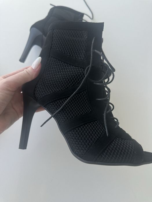 Взуття для High Heels. Розмір 39. НЕ КИТАЙ! Дуже якісне.