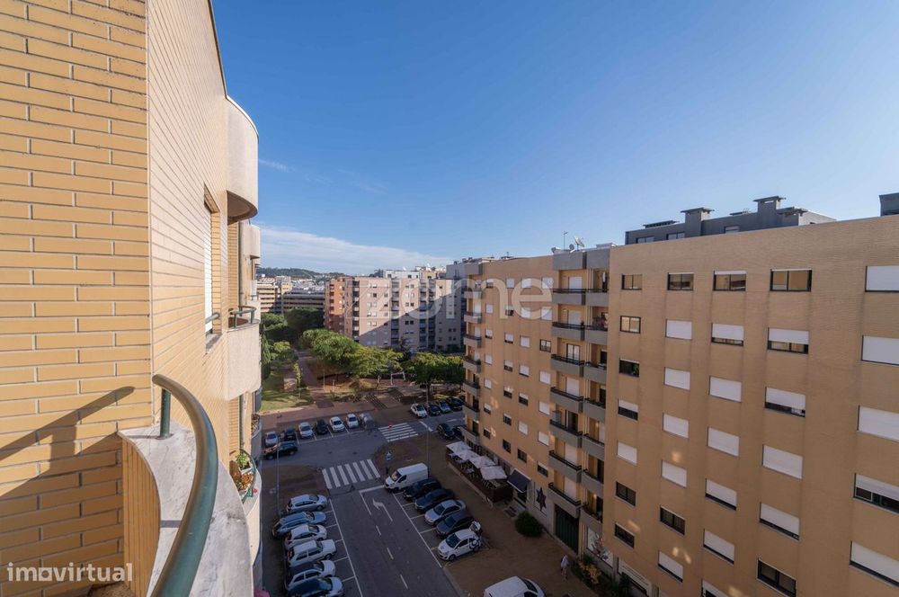 Apartamento T4 Com Garagem Fechada Em São Vitor - Braga