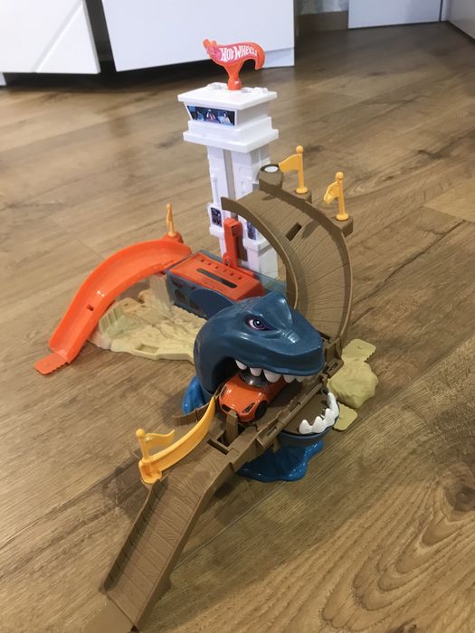 Трек Hotwheels з машинкою