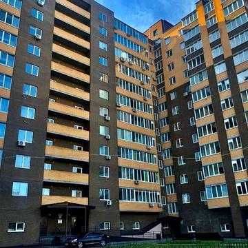 Продається простора квартира в ЖК"Резиденція" в центрі міста.