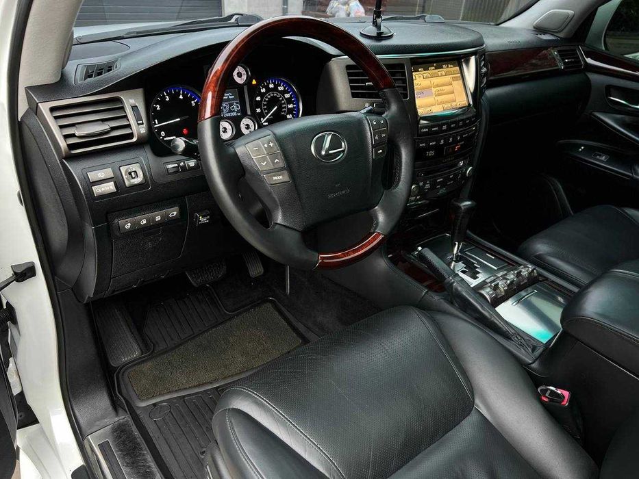 Lexus LX 570 AT 2011