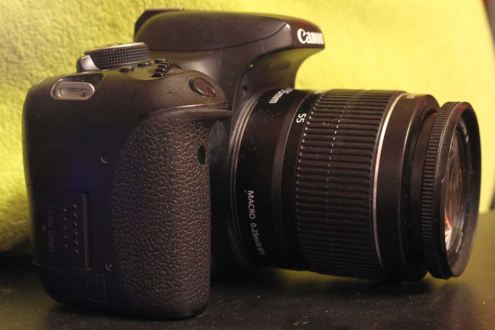 Продам цифровий дзеркальний фотоапарат Canon T6i 750D  з об'єктивом