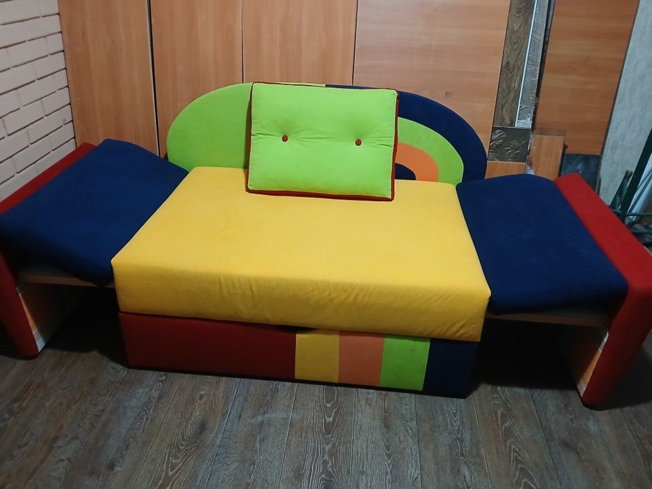 Продаю. Дитячий диван Веселка