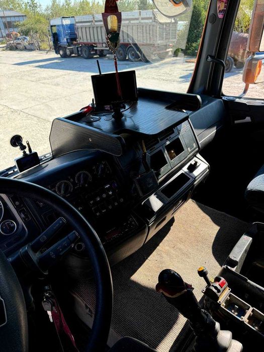 Самоскид повнопривідний з 25 кубовим герметичним кузовом