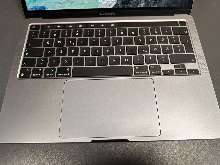 Idealny MacBook Pro 13" 2020 M1/8/256GB/MacOS 26, bateria 96%,45 cykli