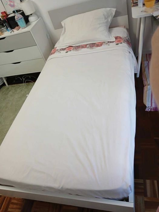 Vendo 2 camas e 1 cómoda