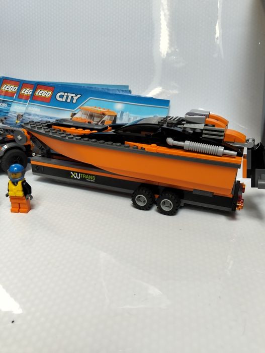 LEGO City Terenówka z motorówką