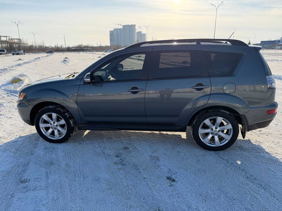 Mitsubishi Outlander XL 2012 2.4 бензин