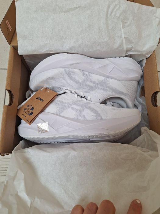 Asics Novablast 5 Branco (40)