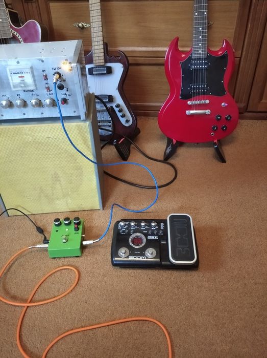 Продам ламповий гітарний підсилювач потужністю  6ват ,..